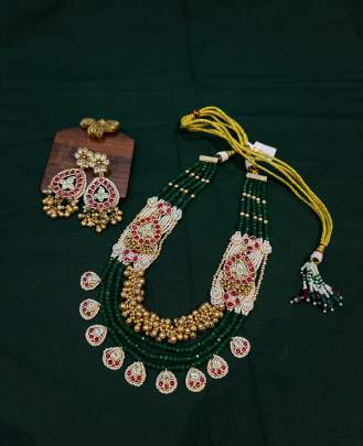  Neckpiece 